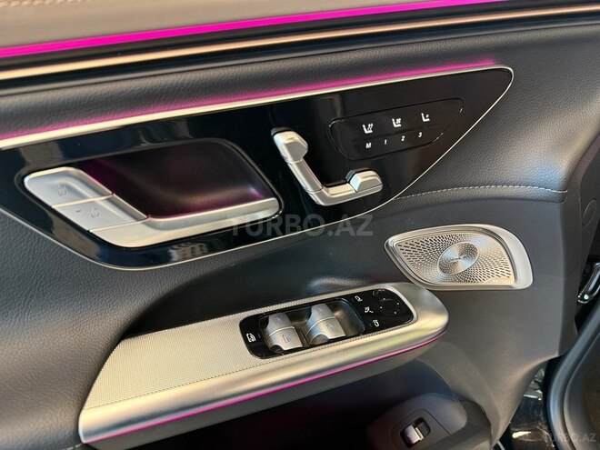 Mercedes EQE SUV-10