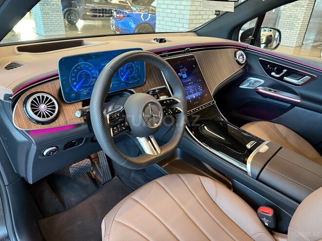 Mercedes EQE SUV-12