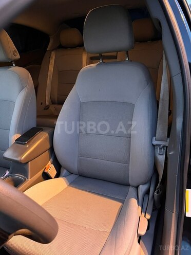 Chevrolet Cruze-12