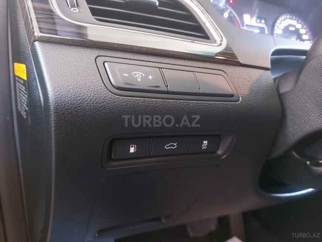 Hyundai Sonata-17
