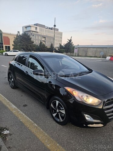 Hyundai Elantra GT-4