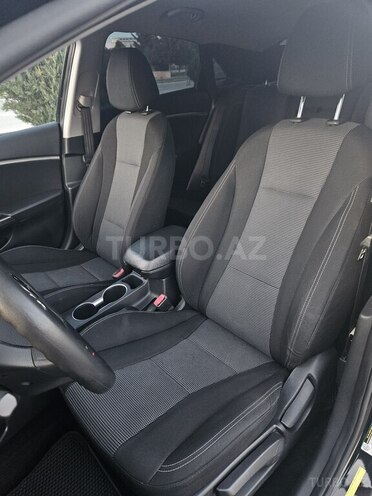 Hyundai Elantra GT-5