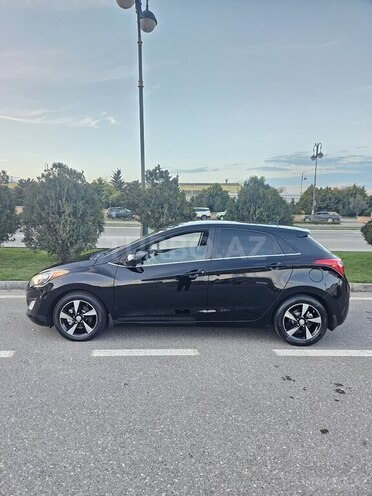 Hyundai Elantra GT-8