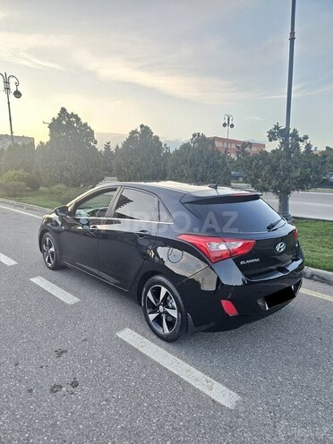 Hyundai Elantra GT-11