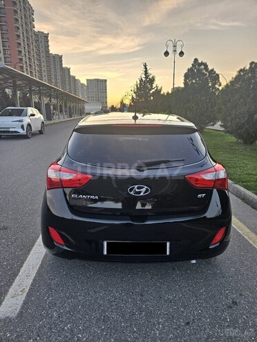 Hyundai Elantra GT-12