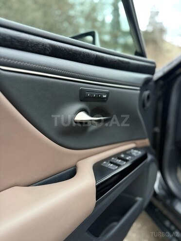 Lexus ES 300h-15