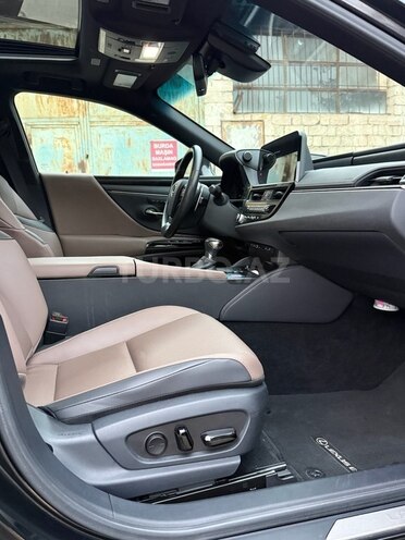 Lexus ES 300h-9