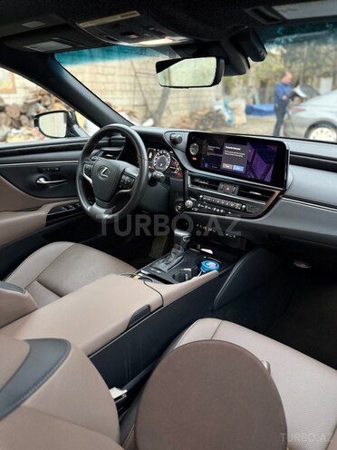 Lexus ES 300h-12