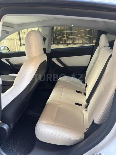 Tesla Model Y-7