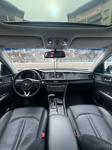 Kia K5-10