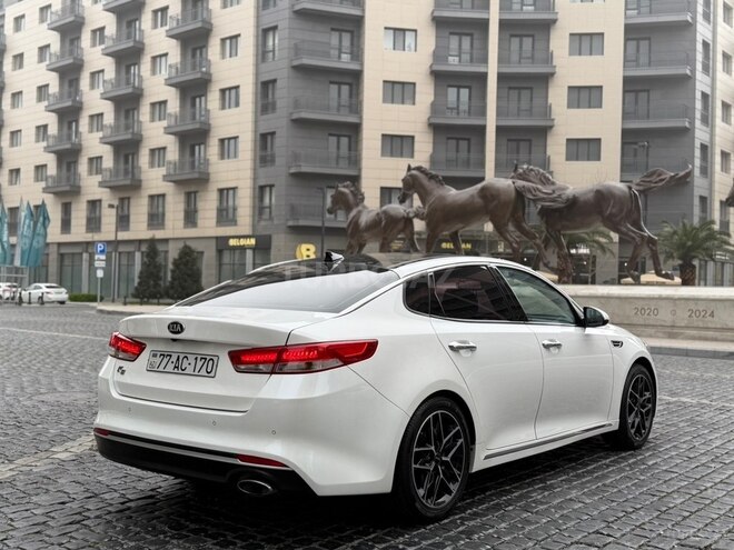 Kia K5-4