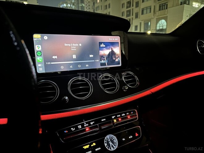 Mercedes E 300-8