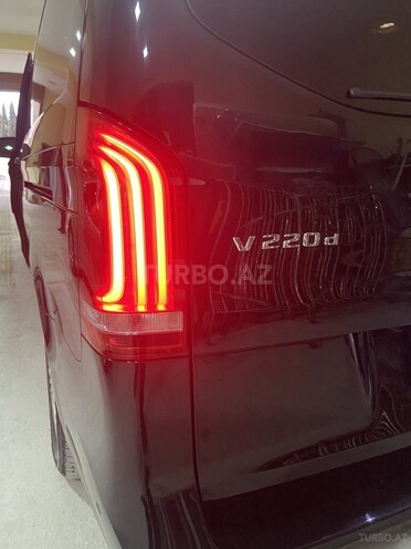 Mercedes V 220-5