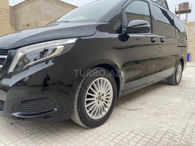Mercedes V 220-2