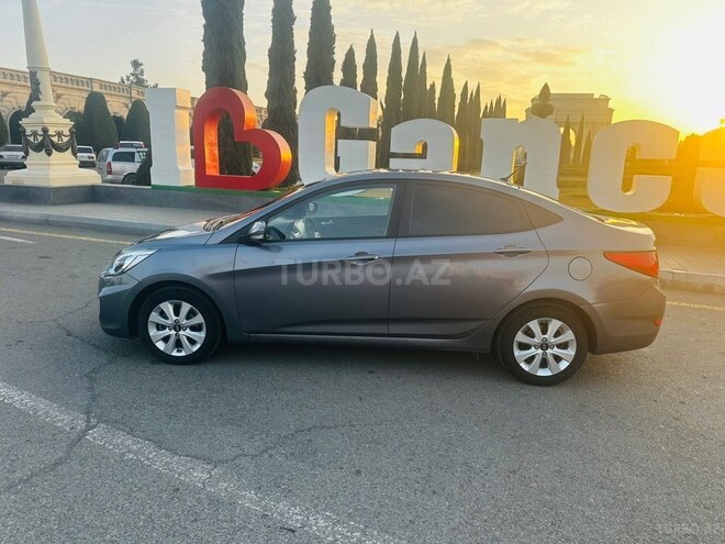 Hyundai Accent-5