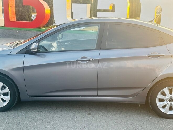 Hyundai Accent-9