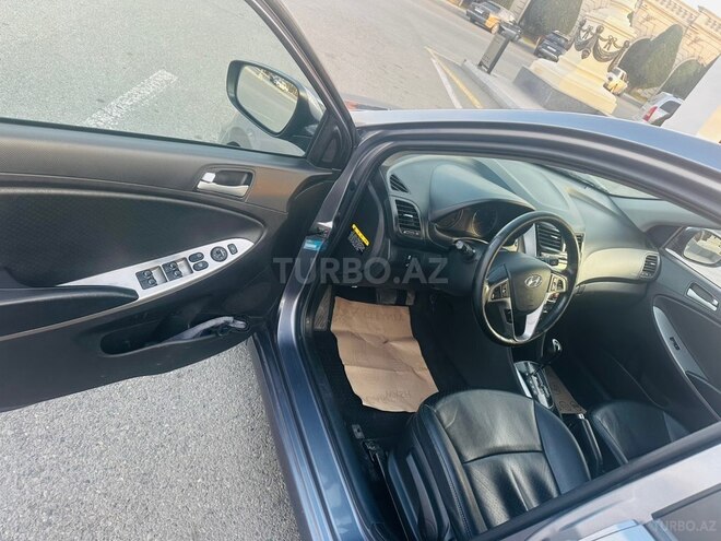 Hyundai Accent-7