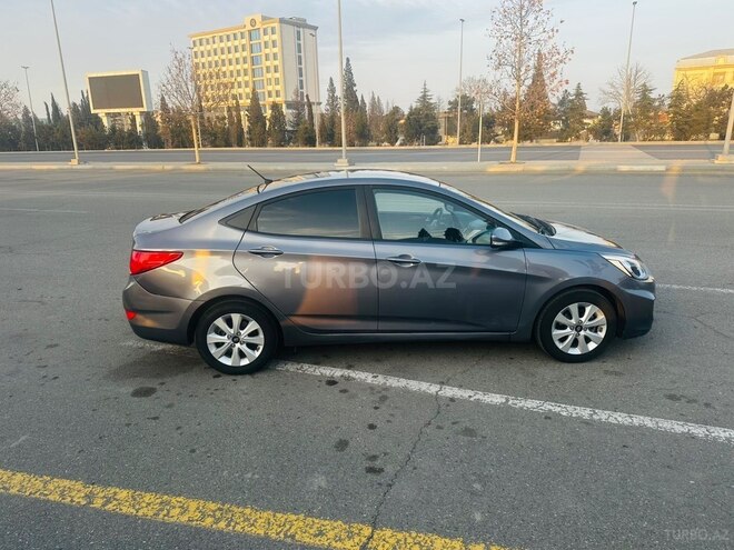Hyundai Accent-4
