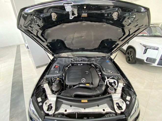Mercedes E 200-11