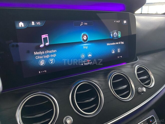 Mercedes E 200-19