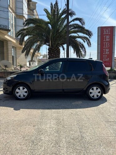 Renault Scenic-6