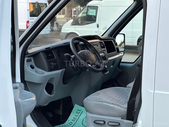 Ford Transit-10