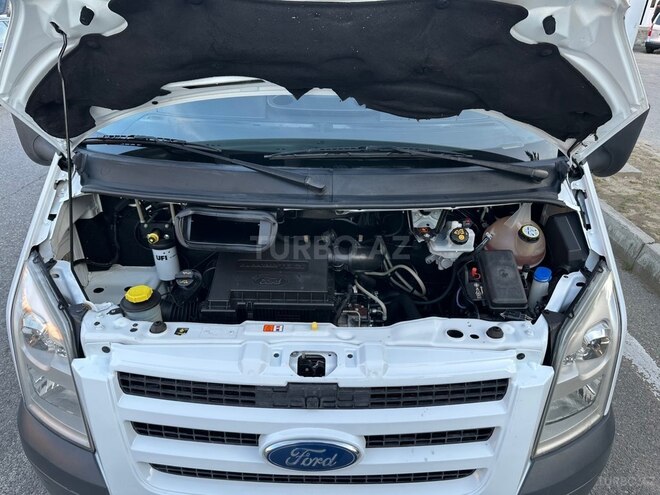 Ford Transit-12