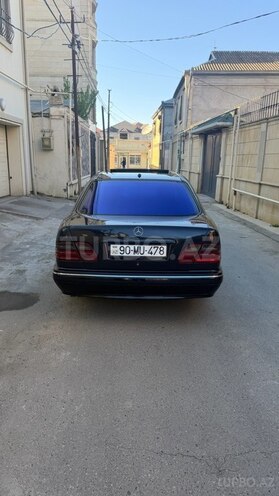 Mercedes E 320-2