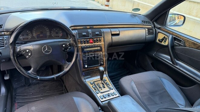 Mercedes E 320-5