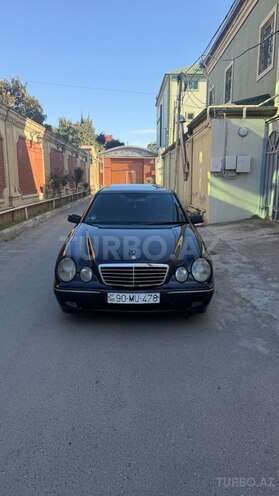 Mercedes E 320-1