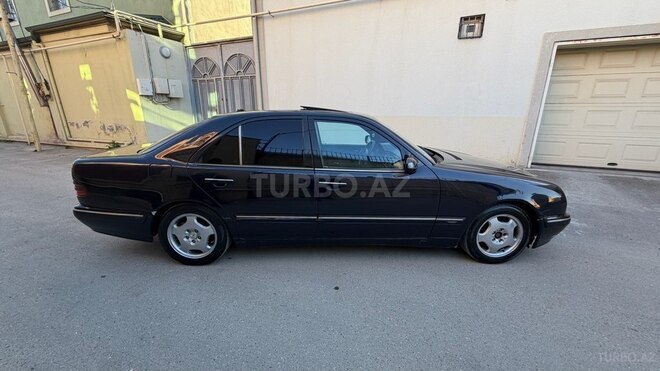 Mercedes E 320-6