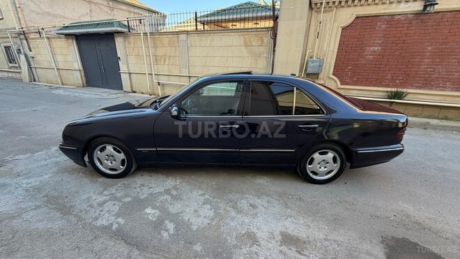 Mercedes E 320-7