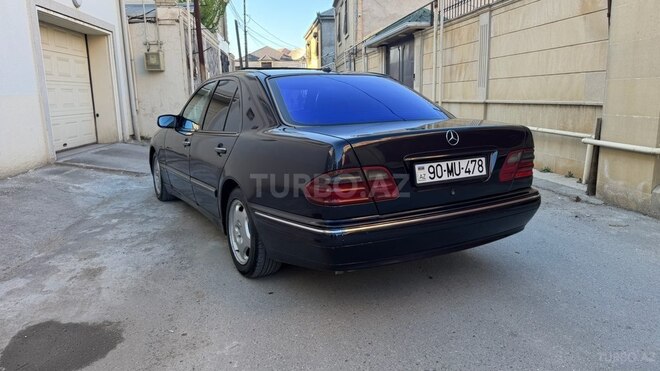 Mercedes E 320-8