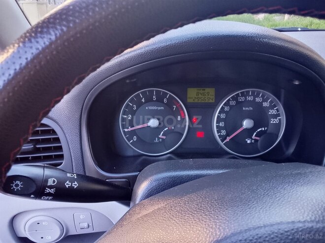 Hyundai Accent-6