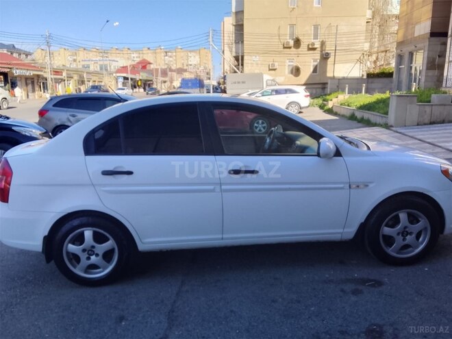 Hyundai Accent-4