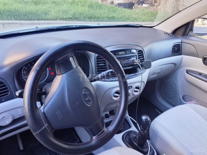 Hyundai Accent-7