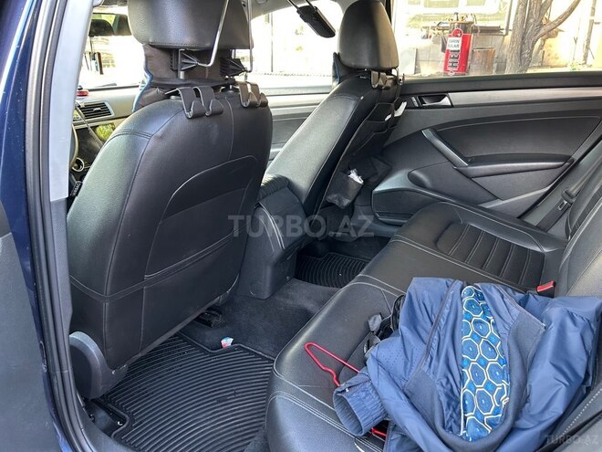 Volkswagen Passat-8