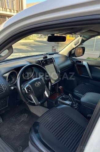 Toyota Land Cruiser Prado-8