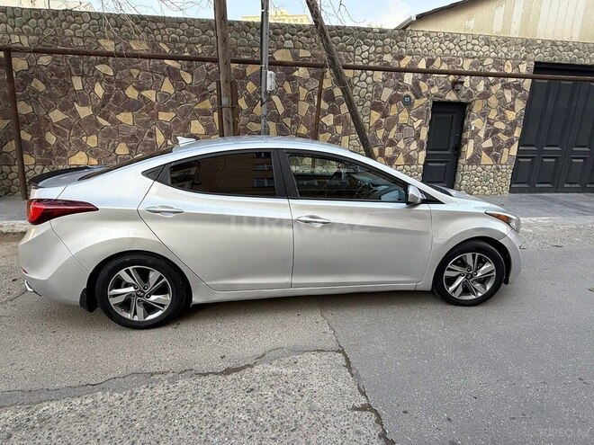 Hyundai Elantra-16