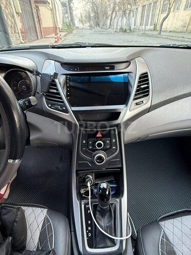 Hyundai Elantra-9