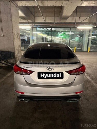 Hyundai Elantra-3