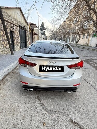 Hyundai Elantra-15