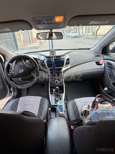 Hyundai Elantra-10
