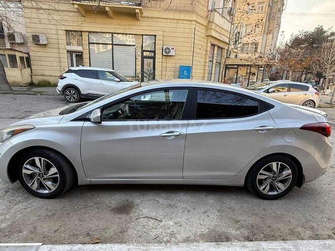 Hyundai Elantra-4
