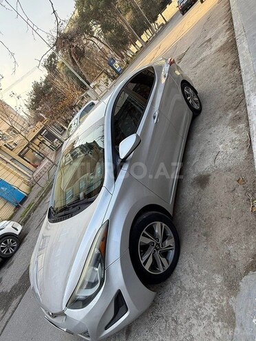 Hyundai Elantra-13