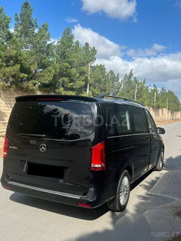 Mercedes V 220-7
