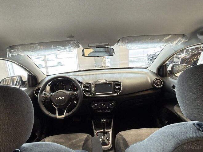 Kia Soluto-12