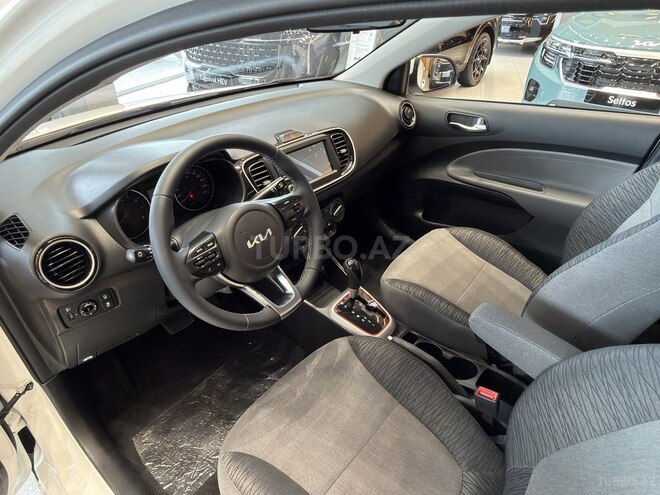 Kia Soluto-13