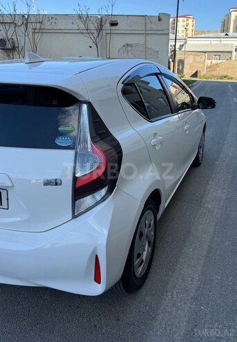 Toyota Aqua-8