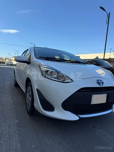 Toyota Aqua-4